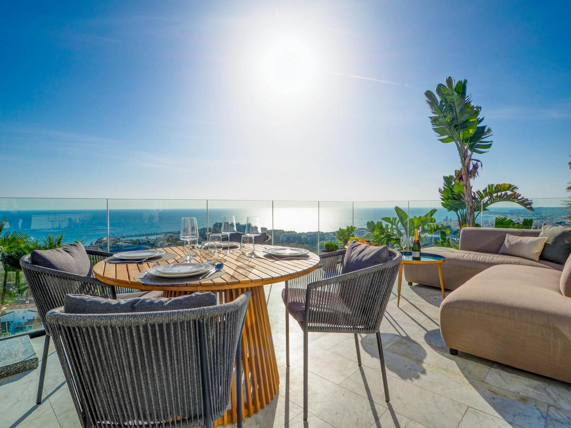 Blue Hill - Only Adults Apartment Sitges